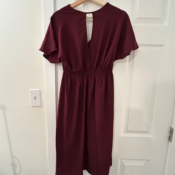 Burgundy crepe party dress - Picture 2 of 6